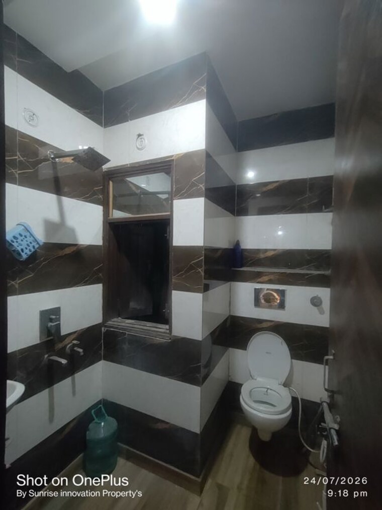 Bathroom, nawada 3 Bedroom 85 Sq.Yd. Builder Floor In Nawada Delhi 10546872