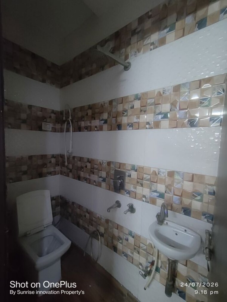 Bathroom, nawada 3 Bedroom 85 Sq.Yd. Builder Floor In Nawada Delhi 10546872