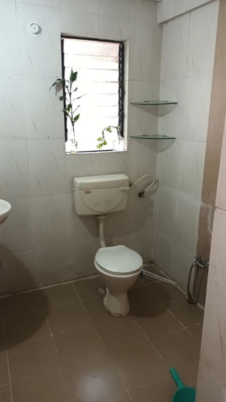 Bathroom, akash-sagar-classics 1 Bedroom 650 Sq.Ft. Apartment In Wadgaon Sheri Pune 10546893