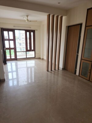 3 BHK Builder Floor For Rent in Sector 45
