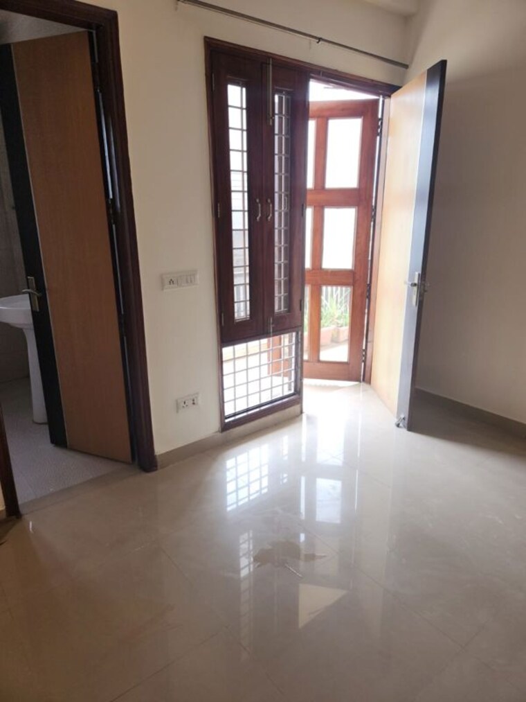 Room, sector 45 3 Bedroom 1600 Sq.Ft. Builder Floor In Sector 45 Gurgaon 10546952