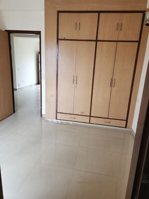 Room in 3 BHK Builder Floor at Sector 45 – for Rent