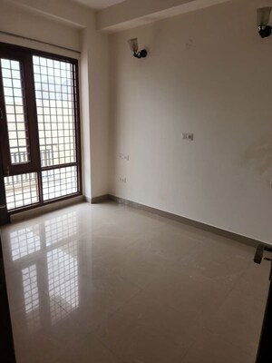 Room in 3 BHK Builder Floor at Sector 45 – for Rent