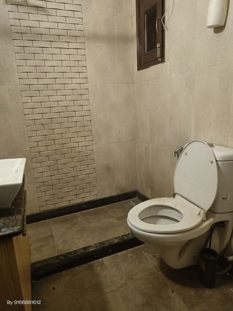 Bathroom, sushant lok ii 4 Bedroom 315 Sq.Yd. Villa In Sushant Lok ii Gurgaon 10546974