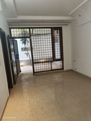 Room in 4 BHK Villa at Sushant Lok ii – for Rent
