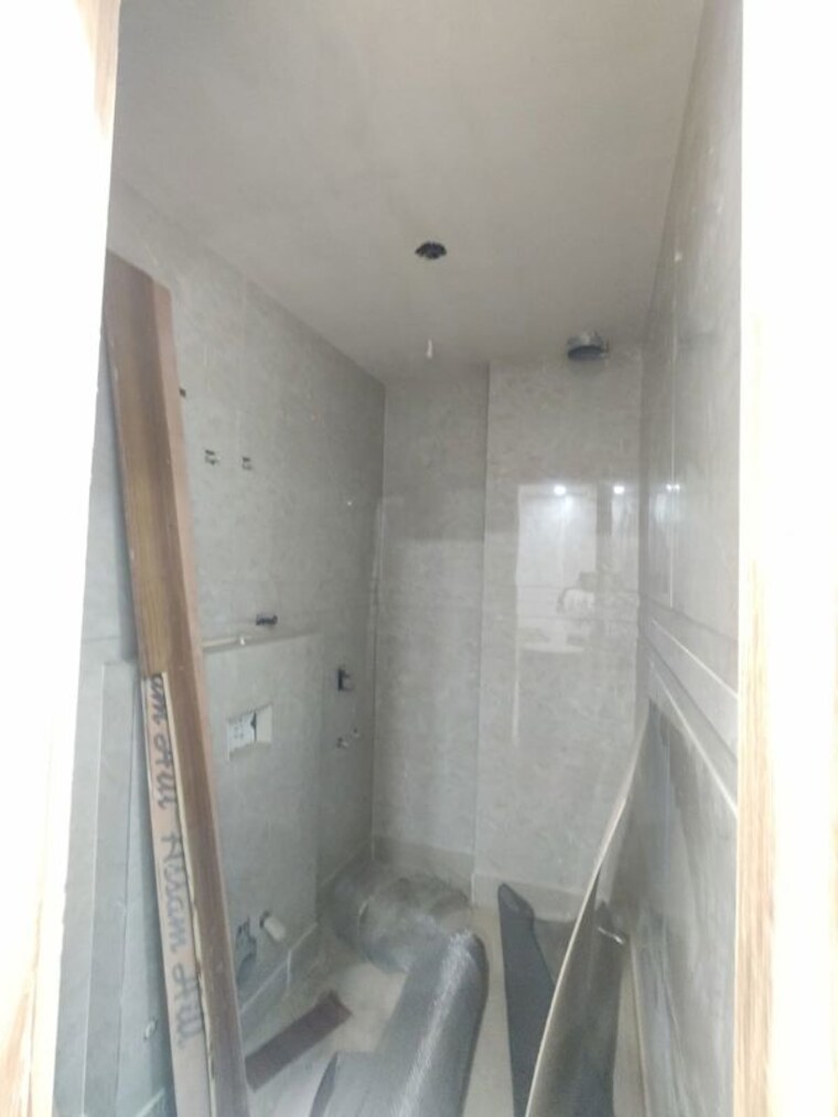 Bathroom, rohini sector 16 2 Bedroom 850 Sq.Ft. Builder Floor In Rohini Sector 16 Delhi 10546944