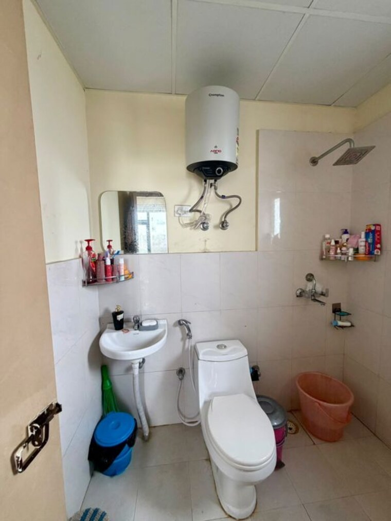 Bathroom, pyramid-fusion-homes 2 Bedroom 800 Sq.Ft. Apartment In Sector 70a Gurgaon 10546987