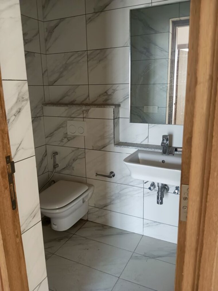 Bathroom, conscient-hines-elevate 4 Bedroom 3395 Sq.Ft. Apartment In Sector 59 Gurgaon 10546931