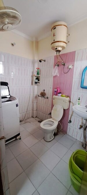 Bathroom in 3 BHK Apartment at DLF Imperial Residences, Dlf Phase I – for Rent