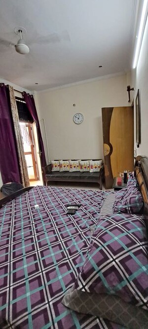 Bedroom in 3 BHK Apartment at DLF Imperial Residences, Dlf Phase I – for Rent