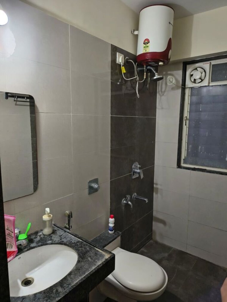Bathroom, park-grandeur 3 Bedroom 1200 Sq.Ft. Apartment In Baner Pune 10547002