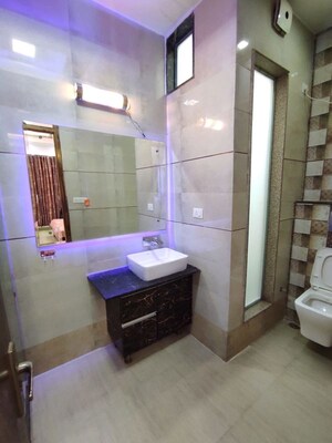 Bathroom in 2 BHK Apartment at DLF Atria, Dlf Phase ii – for Rent
