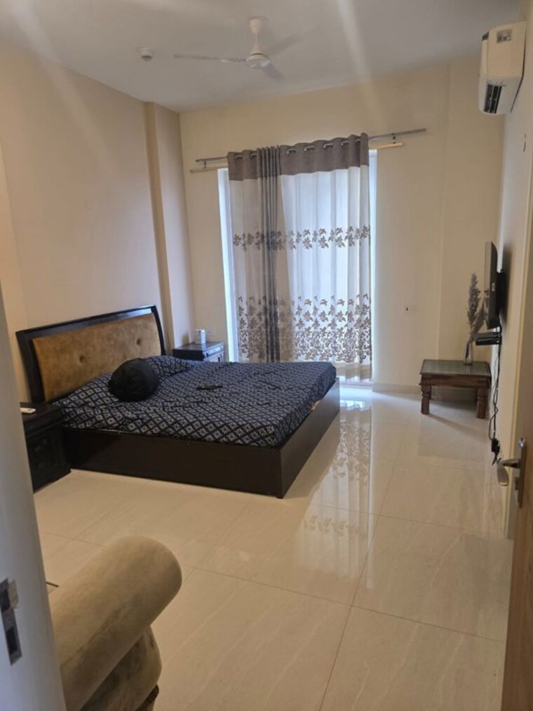Bedroom, smart-world-orchard 3 Bedroom 1595 Sq.Ft. Builder Floor In Sector 61 Gurgaon 10547057