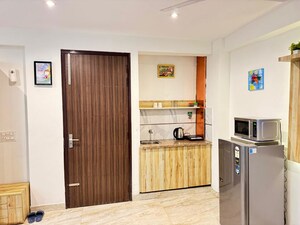 Room in 4 BHK Apartment at DLF Atria, Dlf Phase ii – for Rent