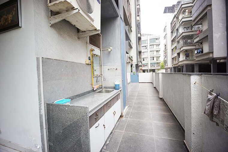 Balcony, sola 3 Bedroom 264 Sq.Yd. Apartment In Sola Ahmedabad 10547081
