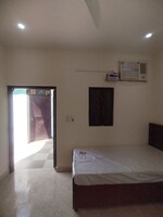 1 Rk  400 Sq.Ft. Builder Floor in Sector 57
