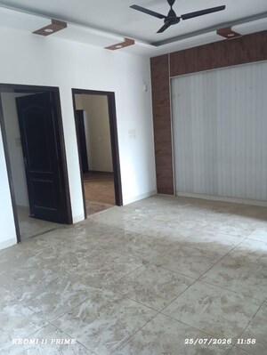 Room in 3 BHK Builder Floor at Green Park Colony – for Sale
