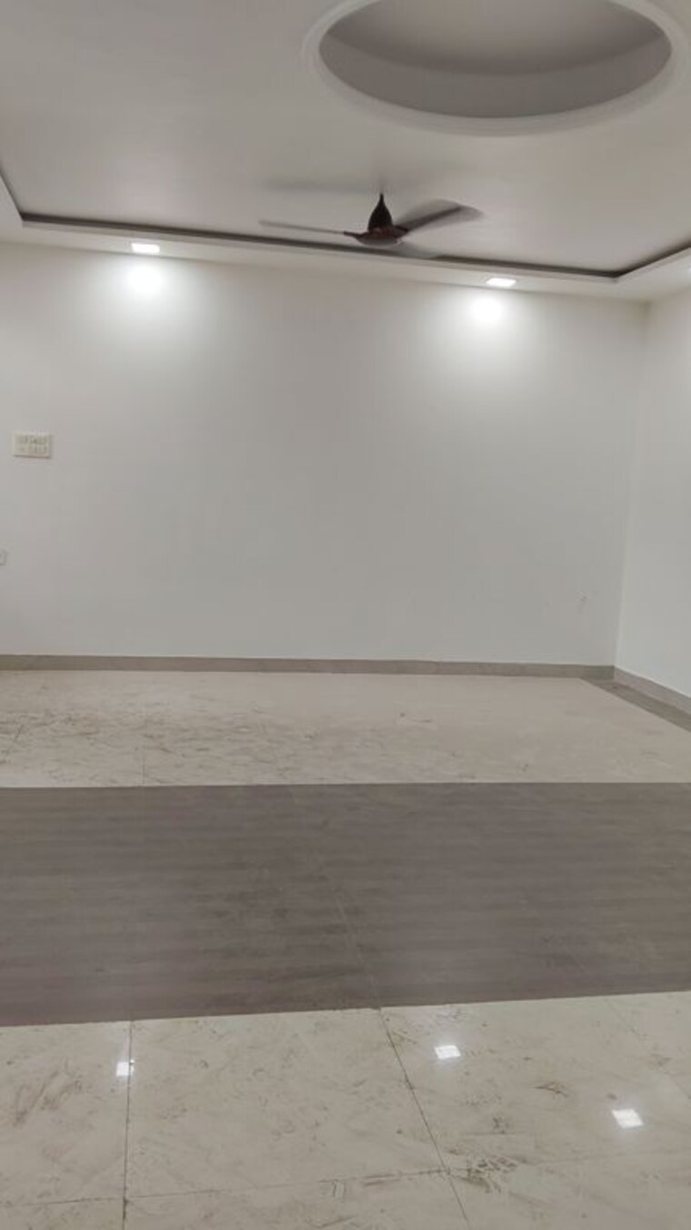 Room, spring field colony 3 Bedroom 250 Sq.Yd. Builder Floor In Spring Field Colony Faridabad 10547063