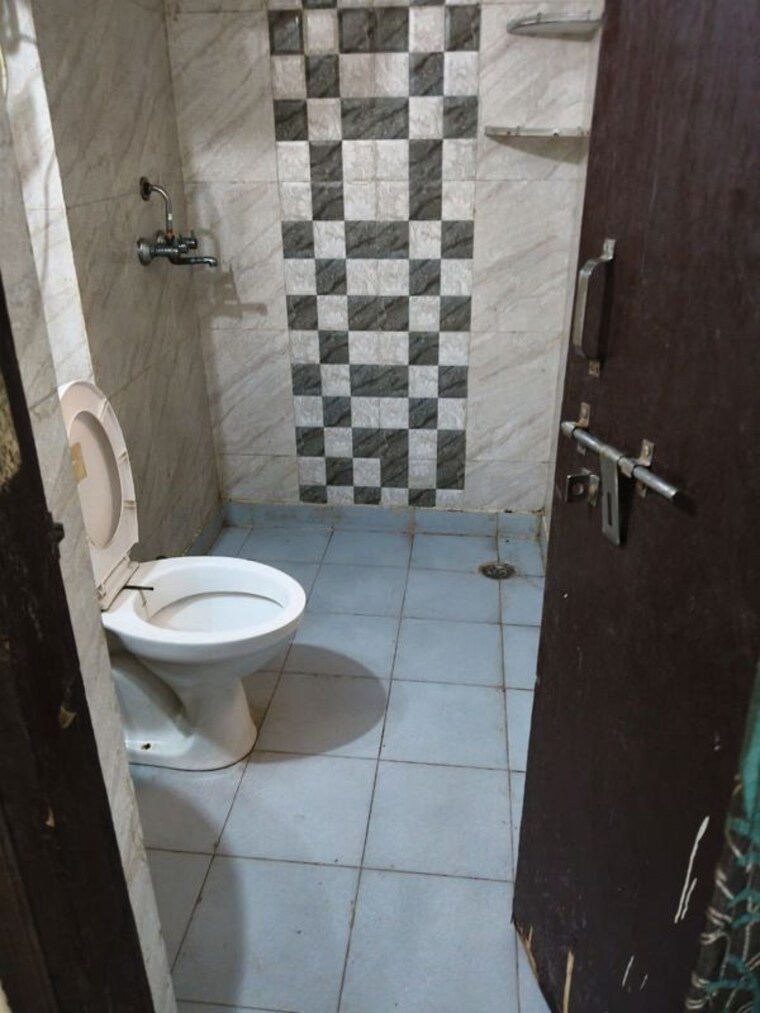 Bathroom, gardenia-golf-city 3 Bedroom 1485 Sq.Ft. Apartment In Sector 75 Noida 10547144