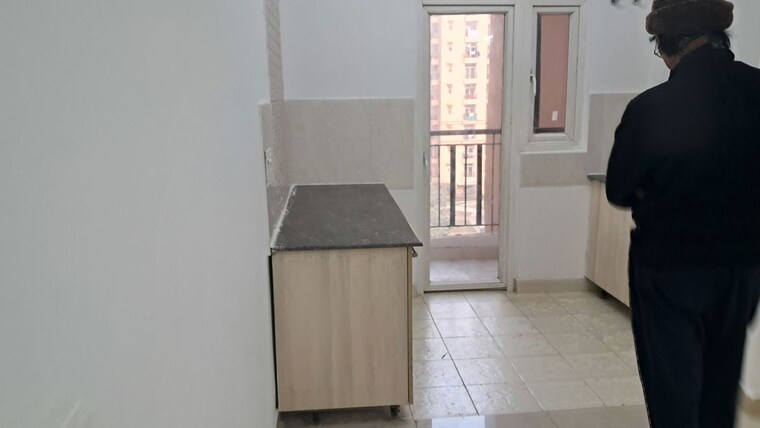Room, amrapali-silicon-city 2.5 Bedroom 1180 Sq.Ft. Apartment In Sector 76 Noida 10547111