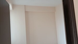 Room in 2.5 BHK Apartment at Amrapali Silicon City, Sector 76 – for Sale