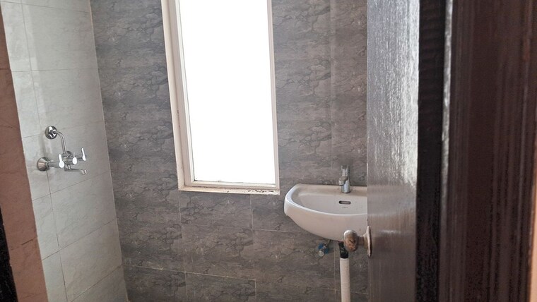 Bathroom, amrapali-silicon-city 2.5 Bedroom 1180 Sq.Ft. Apartment In Sector 76 Noida 10547111