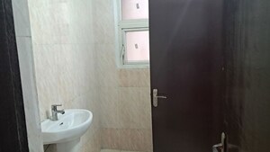 Bathroom in 2.5 BHK Apartment at Amrapali Silicon City, Sector 76 – for Sale