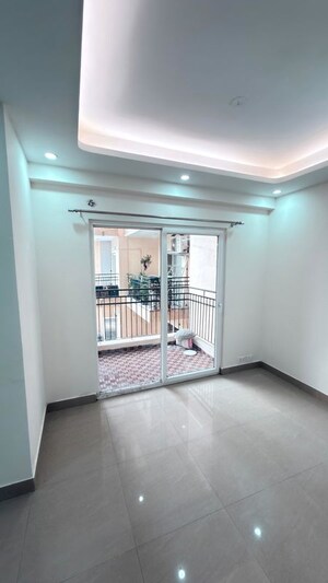 Room in 3 BHK Apartment at Amrapali Silicon City, Sector 76 – for Rent