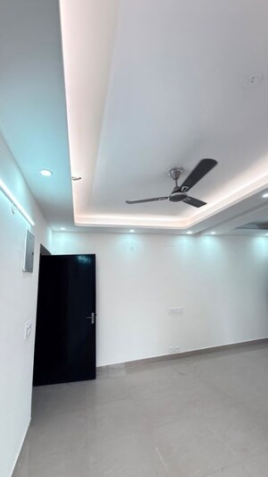 Furnished Amenities in 3 BHK Apartment at Amrapali Silicon City, Sector 76 – for Rent