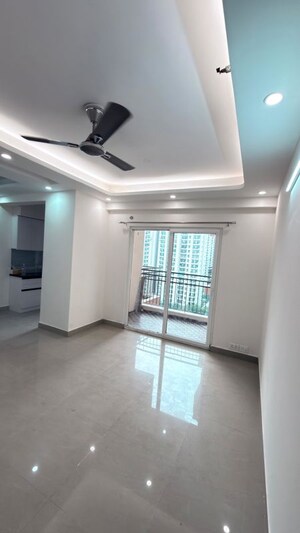 Room in 3 BHK Apartment at Amrapali Silicon City, Sector 76 – for Rent