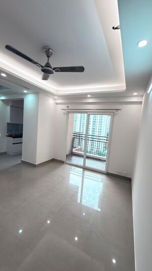 Room in 3 BHK Apartment at Amrapali Silicon City, Sector 76 – for Rent