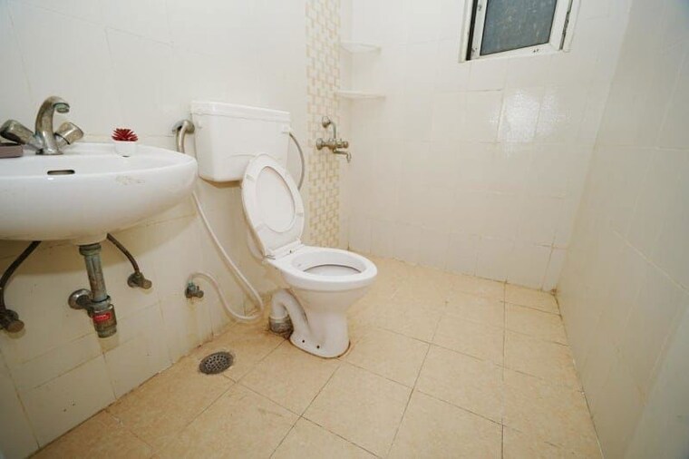 Bathroom, shree-vardhman-mantra 2 Bedroom 800 Sq.Ft. Apartment In Sector 67 Gurgaon 10547196