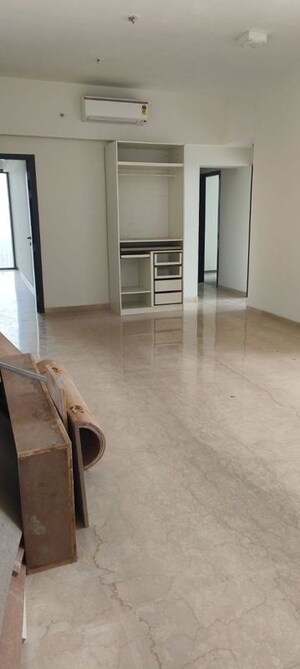 Room in 4 BHK Apartment at Piramal Mahalaxmi, Mahalaxmi – for Sale