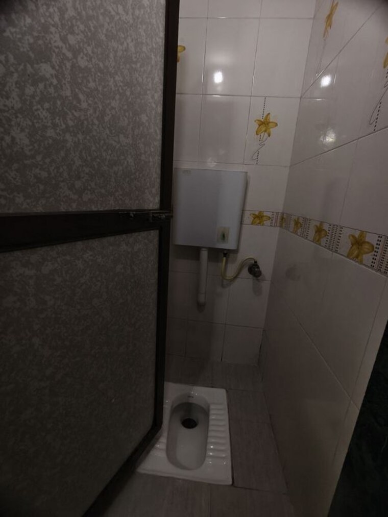 Bathroom, sarthak-chs-goregaon 1 Bedroom 450 Sq.Ft. Apartment In Goregaon East Mumbai 10547215