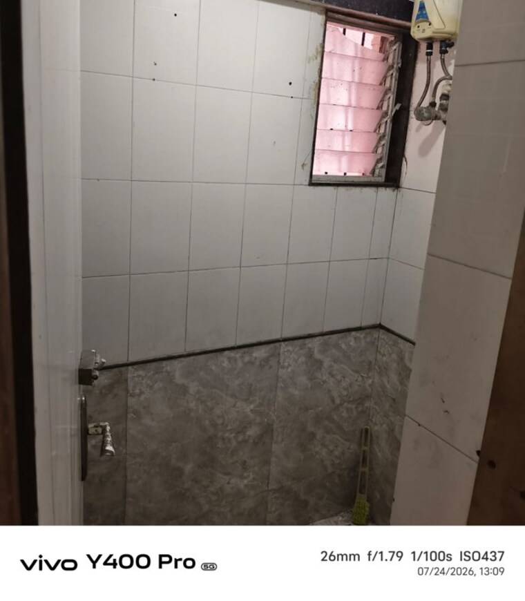 Bathroom, shashtri nagar 1 Bedroom 420 Sq.Ft. Apartment In Shashtri Nagar Mumbai 10547246