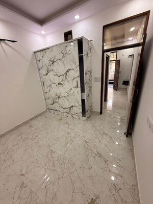 Room in 1 BHK Independent House at Rohini Sector 6 – for Sale