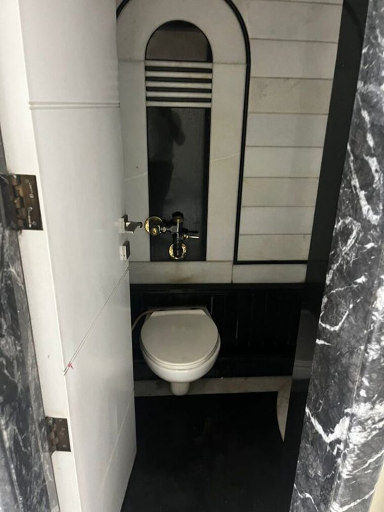 Bathroom, mandhana-manor 2 Bedroom 750 Sq.Ft. Apartment In Mahim Mumbai 10547282