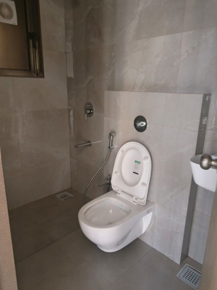 Bathroom, sumit-abode-ii 2 Bedroom 800 Sq.Ft. Apartment In Matunga Mumbai 10547317