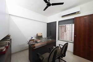 Team Area in 2 BHK Apartment at Narayan Peth – for Sale