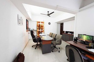Team Area in 2 BHK Apartment at Narayan Peth – for Sale