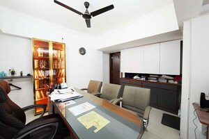 Team Area in 2 BHK Apartment at Narayan Peth – for Sale