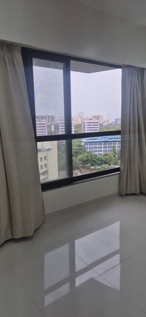 Room in 5 BHK Apartment at Kalpataru Magnus, Bandra East – for Rent