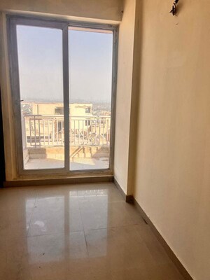 Room in 3 BHK Builder Floor at Bindal Enclave, Phi Iv Greater Noida – for Rent