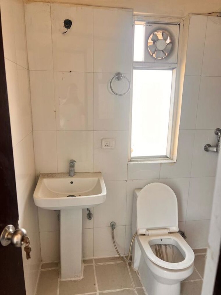 Bathroom, bindal-enclave 3 Bedroom 2000 Sq.Ft. Builder Floor In Phi Iv Greater Noida Greater Noida 10547462