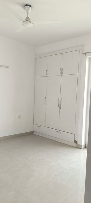 2 BHK Apartment For Rent in Sikka Karnam Greens, Sector 143b