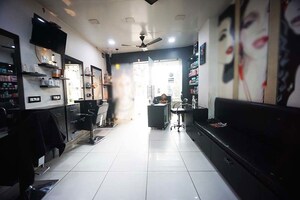 Kitchen in  Shop at Krishna Nagar – for Sale