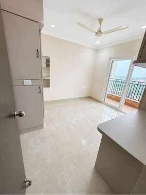 Room in 3 BHK Apartment at Rajapushpa Provincia, Narsingi – for Rent