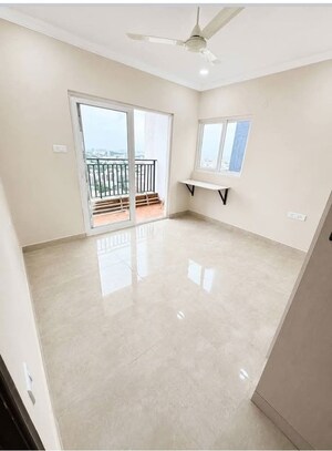 Room in 3 BHK Apartment at Rajapushpa Provincia, Narsingi – for Rent