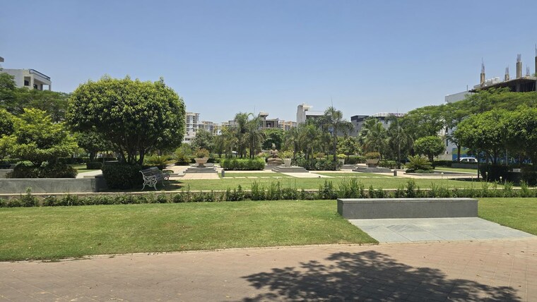 Garden, bptp-amstoria  303 Sq.Yd. Plot In Sector 102 Gurgaon 10547519