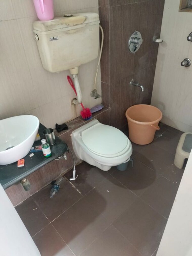 Bathroom, runwal-garden-city 3 Bedroom 900 Sq.Ft. Apartment In Balkum Pada Thane 10547535